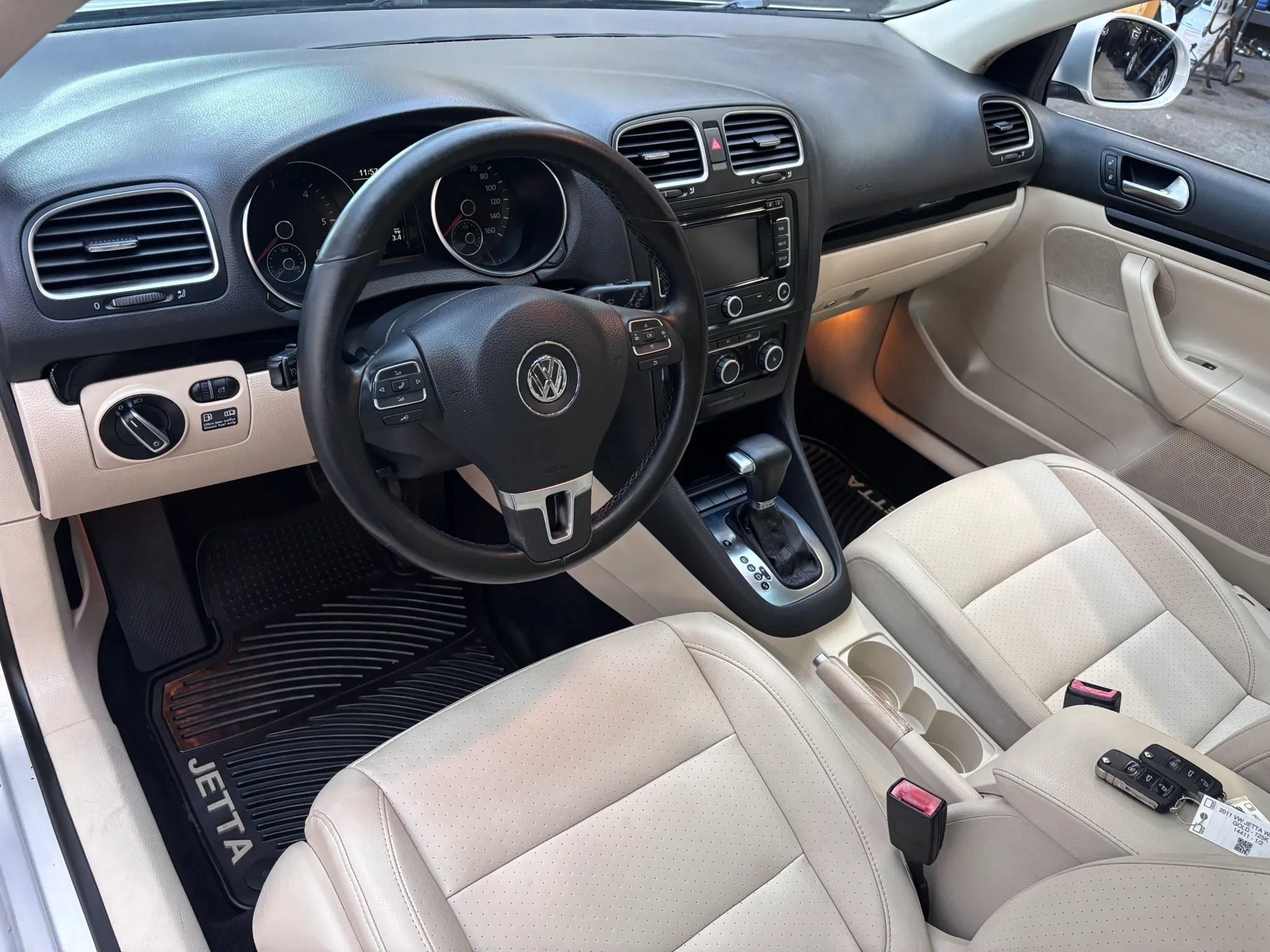 Used 2011 Volkswagen Jetta TDI FWD image 8