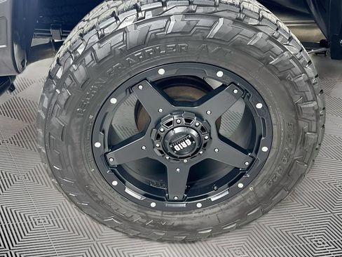 Used 2022 Toyota Tacoma TRD Off-Road w/ TRD Premium Off Road Package AWD/4WD image 30