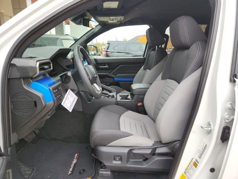 Used 2024 Toyota Tacoma TRD Off-Road image 20