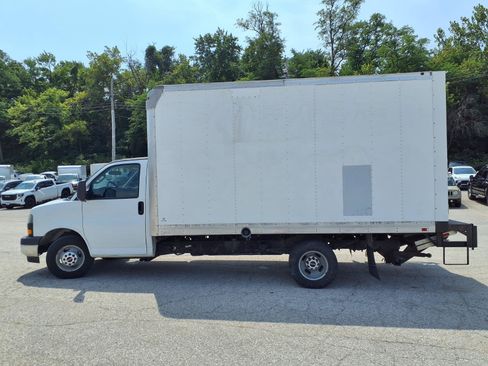 Used 2019 GMC Savana 3500 w/ Power Convenience Package RWD image 29