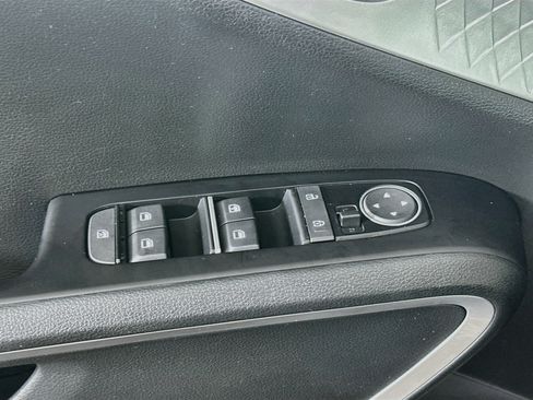 Used 2025 Kia Soul LX w/ LX Technology Package FWD image 15