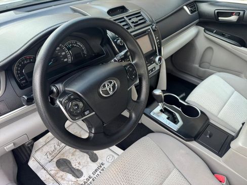 Used 2014 Toyota Camry LE image 3