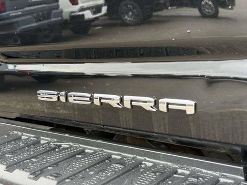 Used 2022 GMC Sierra 2500 Denali w/ Denali Black Diamond Edition image 8