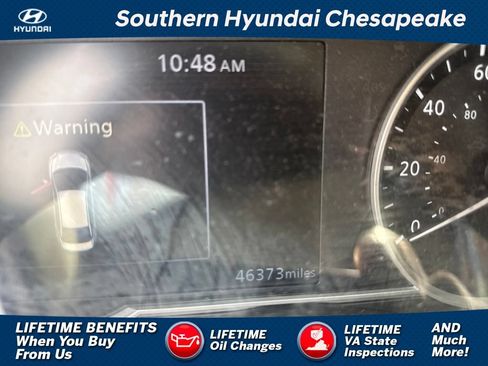 Used 2022 Nissan Versa SR FWD image 1