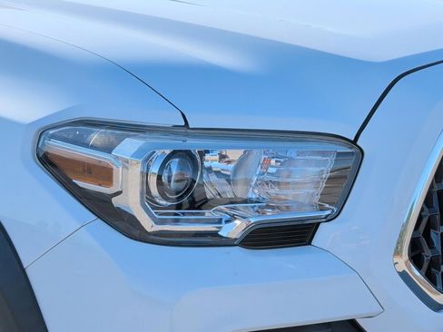 Used 2018 Toyota Tacoma 4x4 Double Cab image 12