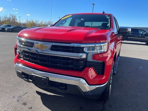 Used 2025 Chevrolet Silverado 1500 LT image 4