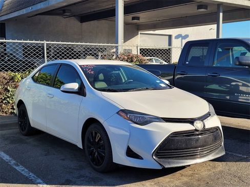 Used 2018 Toyota Corolla L image 3