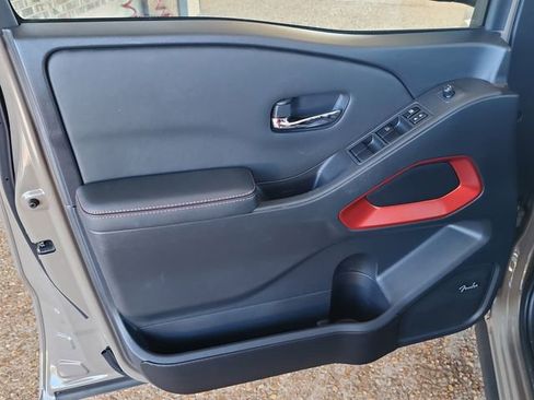 Used 2024 Nissan Frontier PRO-4X w/ Pro Premium Package image 9