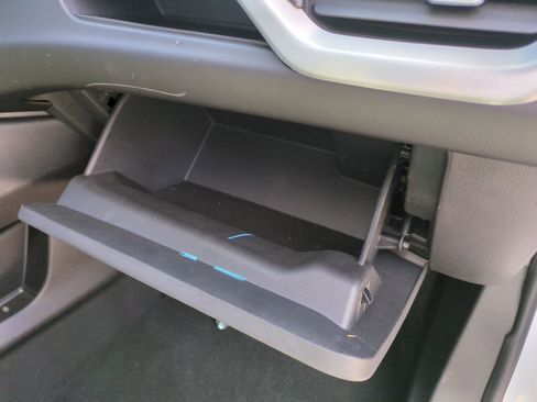 Used 2023 GMC Terrain SLE w/ Driver Convenience Package image 31