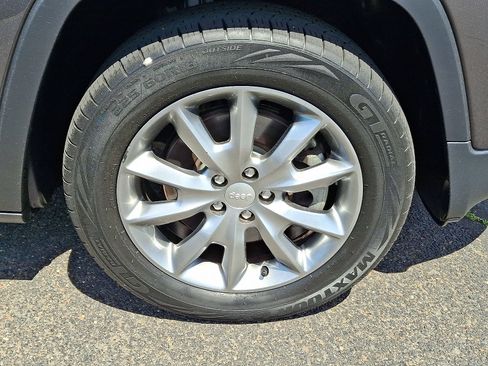 Used 2018 Jeep Cherokee Limited AWD/4WD image 8