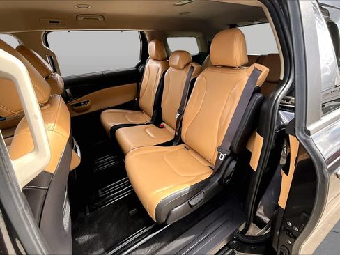 Used 2024 Kia Carnival EX FWD image 21