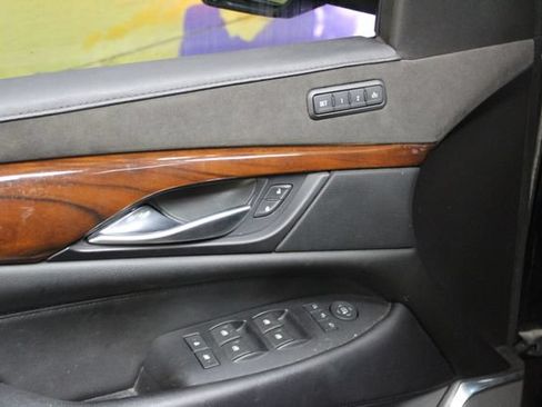 Used 2018 Cadillac Escalade Premium Luxury AWD/4WD image 13