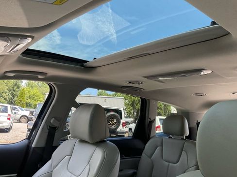 Used 2023 Kia Telluride EX w/ EX Captain's Chair Package FWD image 23
