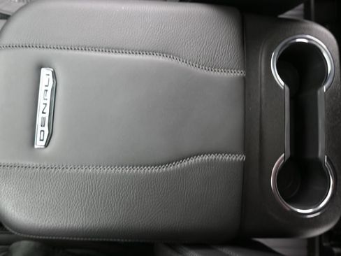 Used 2025 GMC Yukon XL Denali w/ Denali Reserve Package AWD/4WD image 19