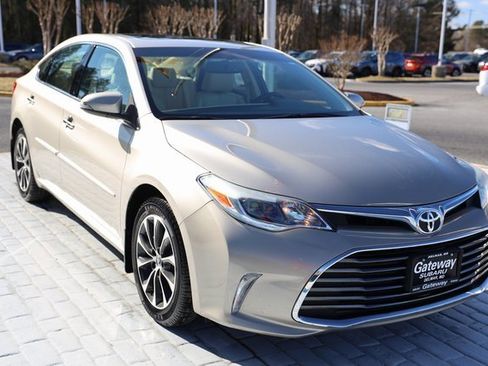 Used 2016 Toyota Avalon Limited image 7