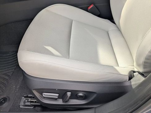 Used 2024 Toyota Prius XLE image 18