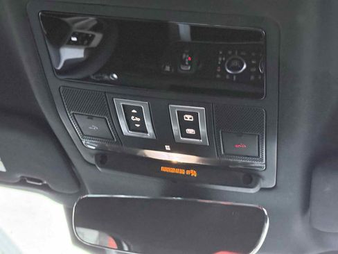 Used 2025 Land Rover Defender 110 X-Dynamic SE AWD/4WD image 88