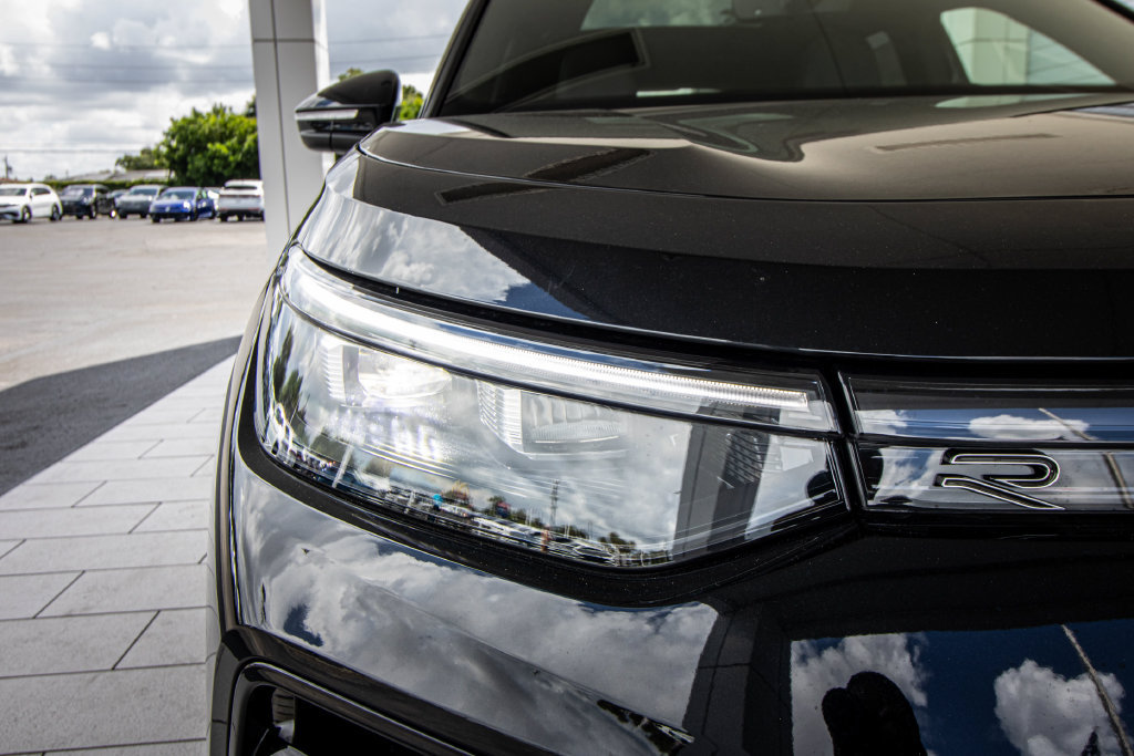 New 2026 Volkswagen Tiguan SE R-Line FWD image 6