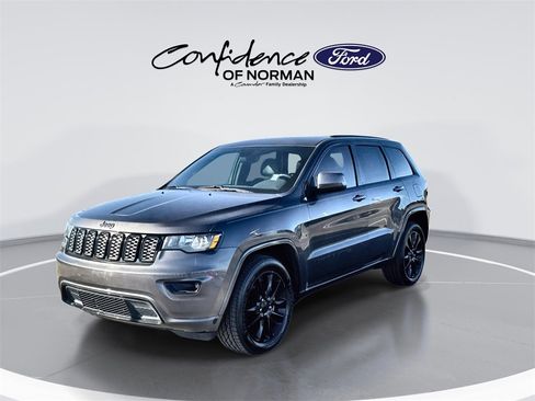 Used 2019 Jeep Grand Cherokee Altitude image 3