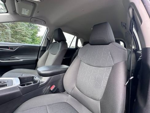 Used 2023 Toyota RAV4 XLE AWD/4WD image 11