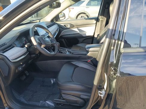 Certified 2024 Jeep Compass Latitude image 11