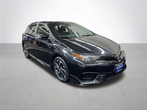 Used 2018 Toyota Corolla iM image 9