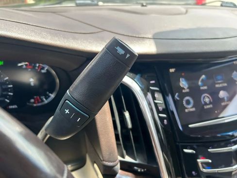 Used 2017 Cadillac Escalade ESV Premium Luxury image 21
