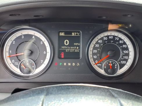 Used 2017 RAM 1500 Express AWD/4WD image 5