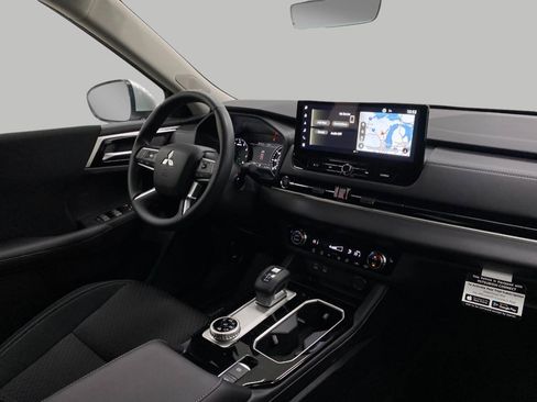 New 2026 Mitsubishi Outlander ES image 17