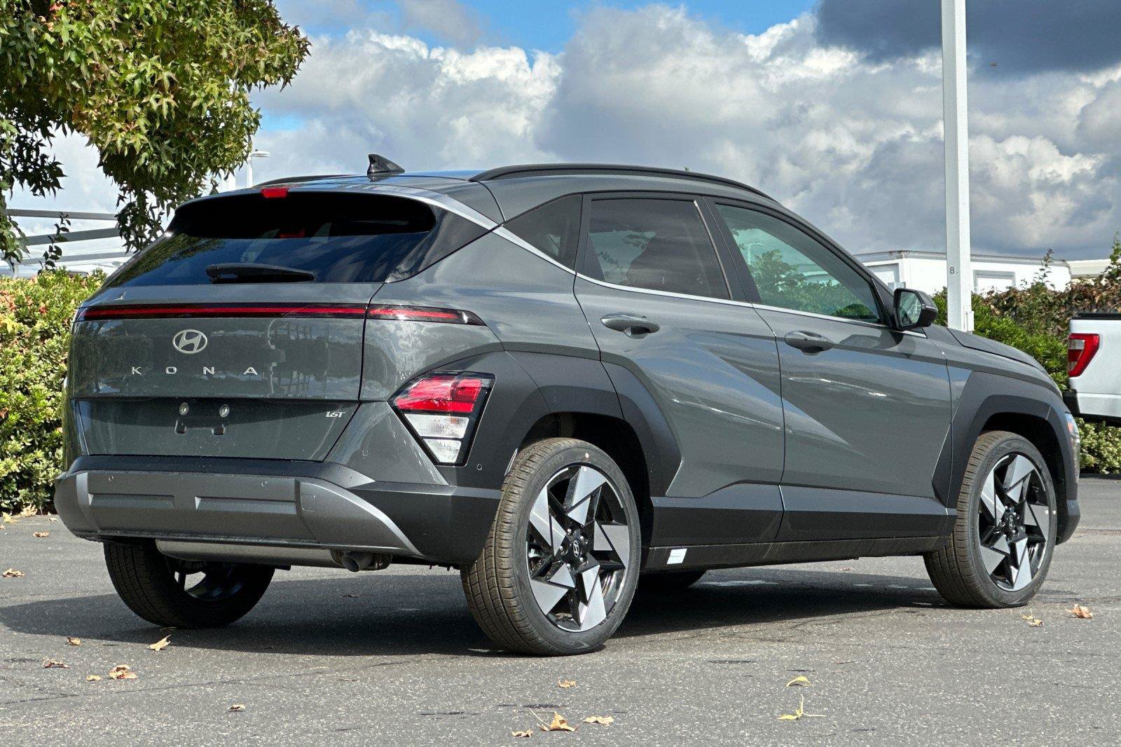 New 2027 Hyundai Kona Limited FWD image 3