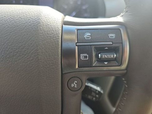 Used 2017 Lexus GX 460 image 32