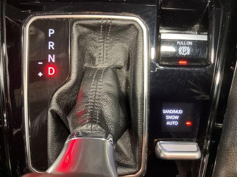 Used 2025 Jeep Compass Limited image 18