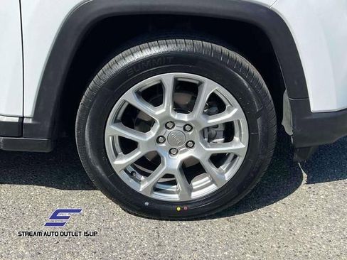 Used 2022 Jeep Compass Latitude AWD/4WD image 11