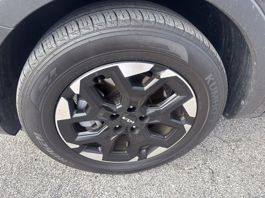Certified 2025 Kia Sorento S FWD image 7