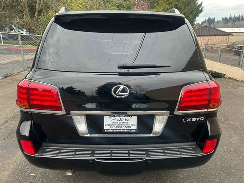 Used 2011 Lexus LX 570 4WD w/ Luxury Pkg image 6