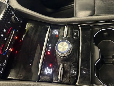 Used 2023 Jeep Grand Cherokee L Overland image 17