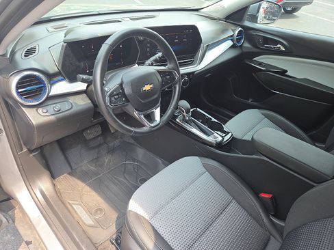 Used 2024 Chevrolet Trax LT w/ Driver Confidence Package FWD image 15