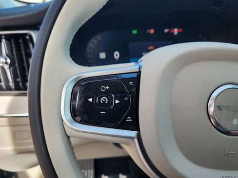 New 2026 Volvo XC60 T8 Ultra w/ Protection Package Premier image 17