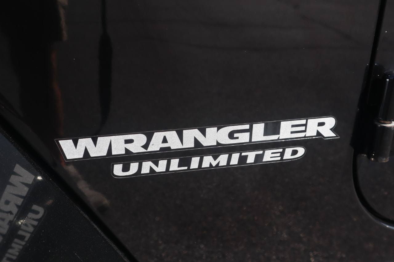 Used 2015 Jeep Wrangler Unlimited Sahara w/ Connectivity Group AWD/4WD image 23
