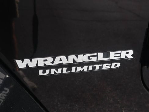 Used 2015 Jeep Wrangler Unlimited Sahara w/ Connectivity Group AWD/4WD image 23