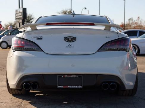 Used 2013 Hyundai Genesis 3.8 image 9
