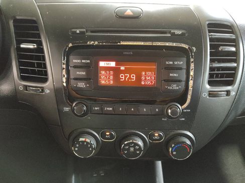 Used 2018 Kia Forte LX FWD image 25