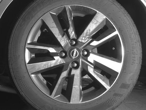 Used 2025 Nissan Versa SV FWD image 14
