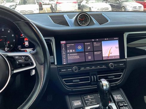 Used 2021 Porsche Macan image 6