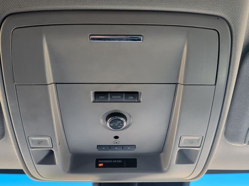 Used 2017 Chevrolet Suburban LT RWD image 21