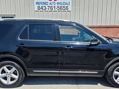 Used 2018 Ford Explorer XLT w/ Equipment Group 202A FWD image 4