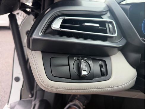 Used 2016 BMW i8 image 32