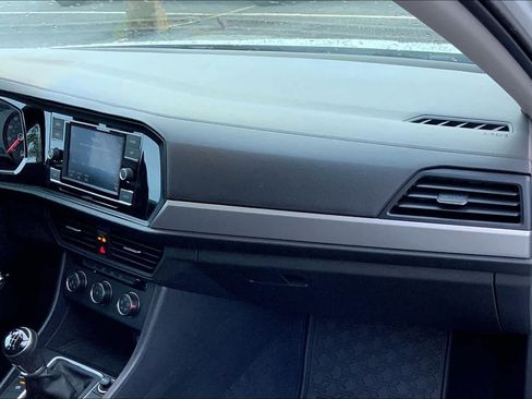 Used 2019 Volkswagen Jetta S image 17