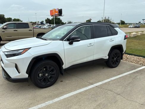 Used 2023 Toyota RAV4 XSE AWD/4WD image 5