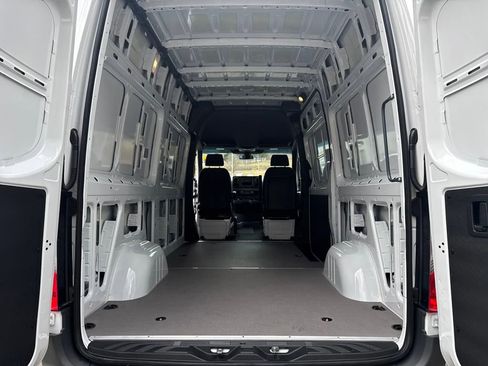 New 2025 Mercedes-Benz Sprinter 2500 image 27